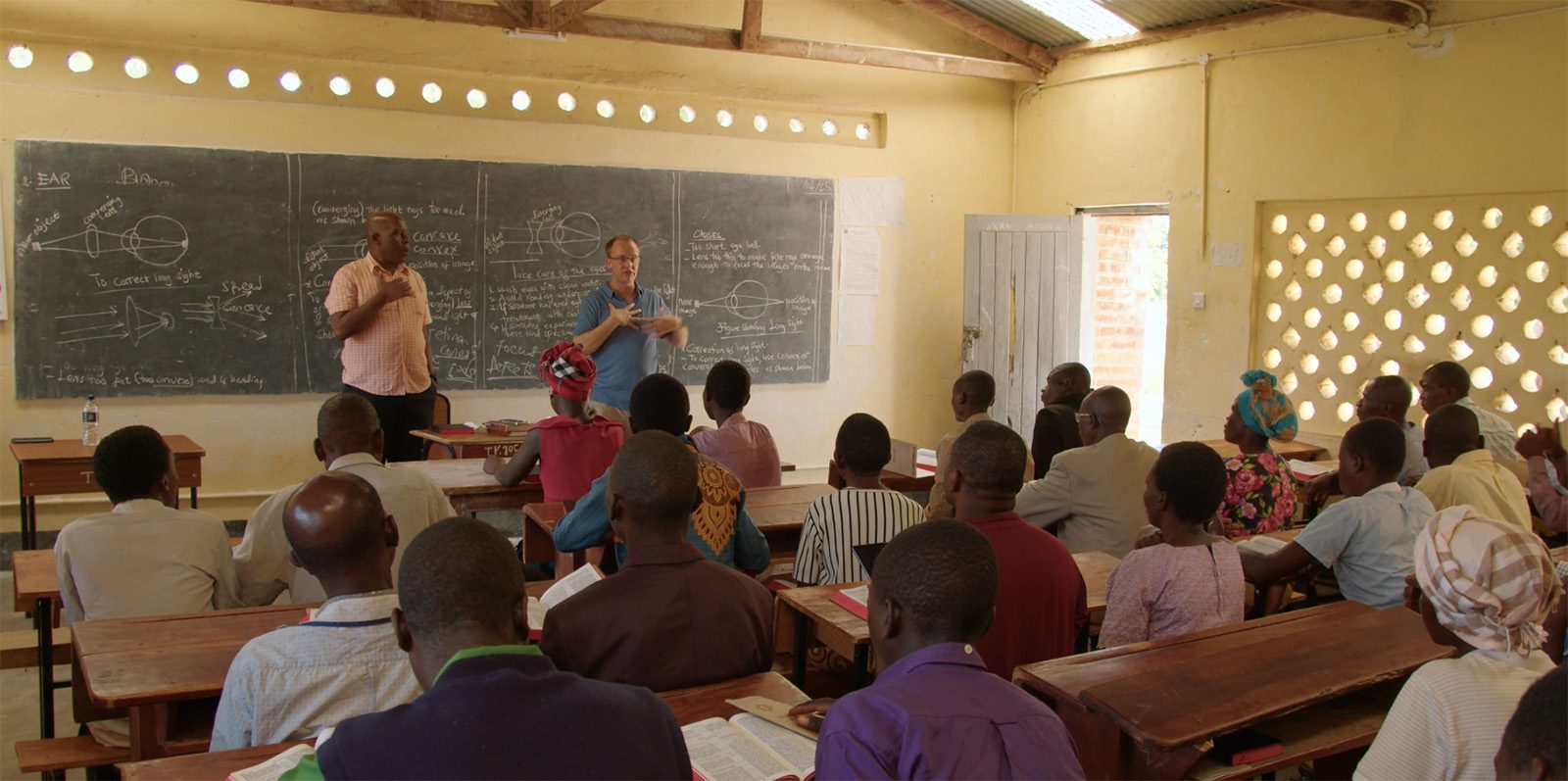 mission-to-children-byron-garmo-leadership-africa Byron teaching leaders in Malawi, Africa about the urgency of bringing children into the church today.